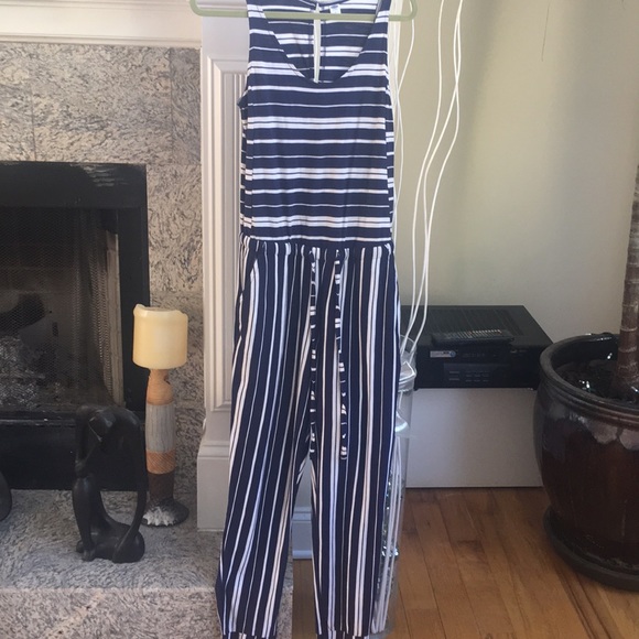 Old Navy Women’s jumpsuit - Picture 2 of 7